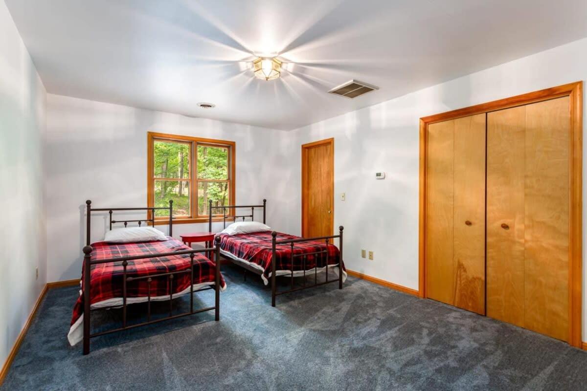 Huge Cabin W Hot Tub, Deck, Grill, Fire Pit, Wifi Берклі-Спрінгз Екстер'єр фото